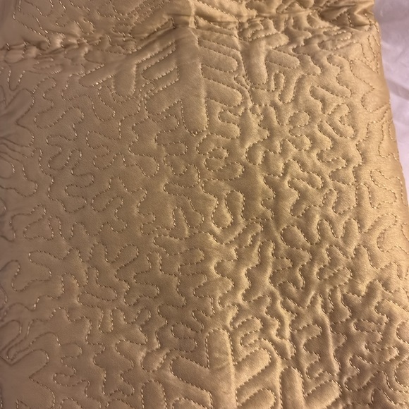 NWT The Christmas Shoppe 50” Gold Tree Skirt - Picture 5 of 7